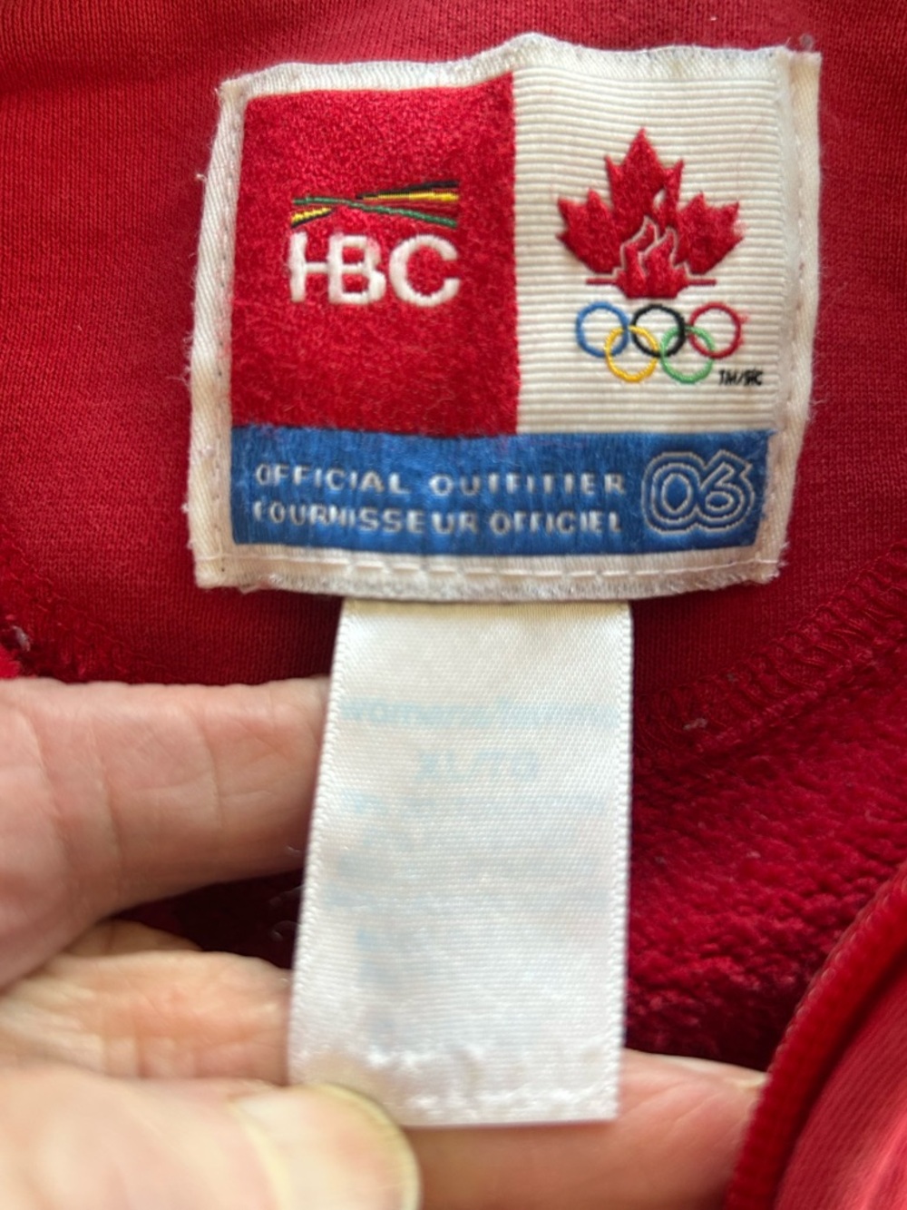 Canadian Olympic Team Red Sweatshirt with Crest 2006 - XL - Picture 5 of 10